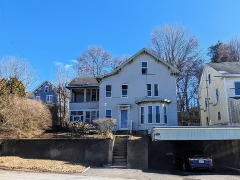 13 Oak St, Clinton, MA 01510