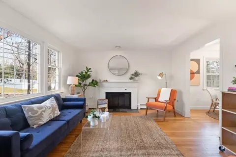 353 Laws Brook Rd, Concord, MA 01742