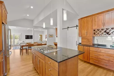 48 Jackson Rd, Wellesley, MA 02481 photo 13