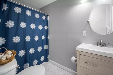 Bath - 182 Wrentham Rd, Springfield, MA 01119 photo 1 of 2