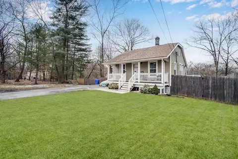 Exterior - 182 Wrentham Rd, Springfield, MA 01119 photo 4 of 7