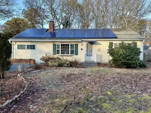 32 Shallow Brook Rd, Yarmouth, MA 02664