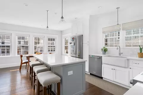 9 Crown St, Milton, MA 02186