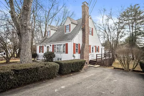 84 Locust St, Woburn, MA 01801