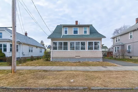 134 Farnsworth St, Chicopee, MA 01013