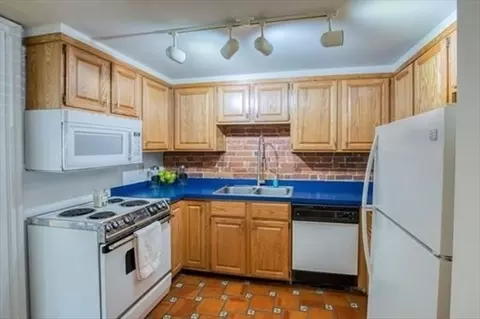74 Temple St #1, Springfield, MA 01105 photo 9