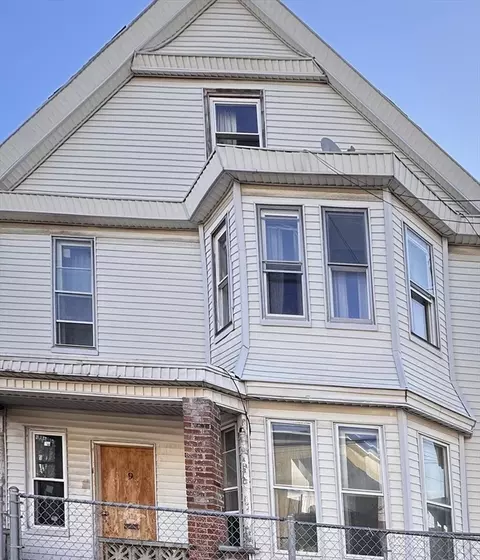 9 Trenton St, Lawrence, MA 01841