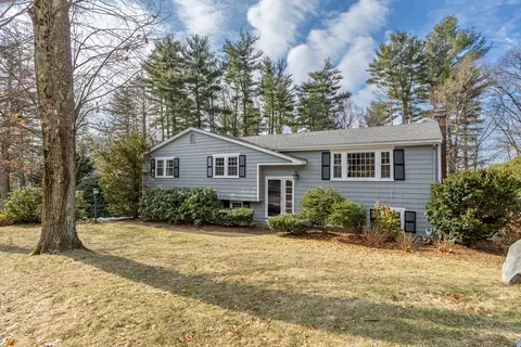 27 Crestwood Dr, Framingham, MA 01701
