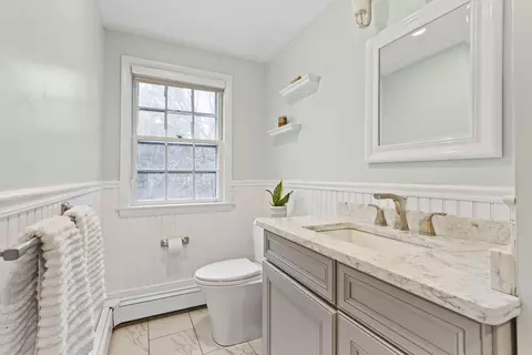 Bath - 27 Locust Ln, Needham, MA 02492 photo 3 of 4