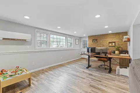 Living - 27 Locust Ln, Needham, MA 02492 photo 5 of 8