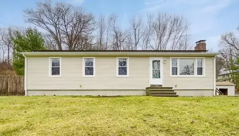 6 Merrick St, Leicester, MA 01611
