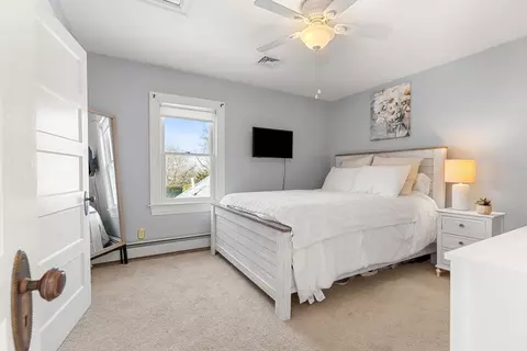 Bedroom - 52 Rivercliff Rd, Lowell, MA 01852 photo 8 of 9