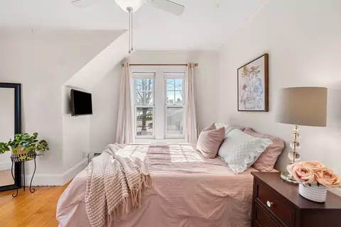 Bedroom - 52 Rivercliff Rd, Lowell, MA 01852 photo 7 of 9