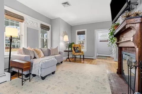 Living - 52 Rivercliff Rd, Lowell, MA 01852 photo 4 of 5