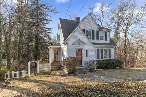 39 Jaffrey St, Weymouth, MA 02189