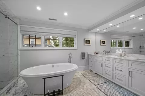 Bath - 8 Aston Rd, Chestnut Hill, MA 02467 photo 2 of 3