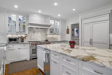 Kitchen - 8 Aston Rd, Chestnut Hill, MA 02467 photo 4 of 6
