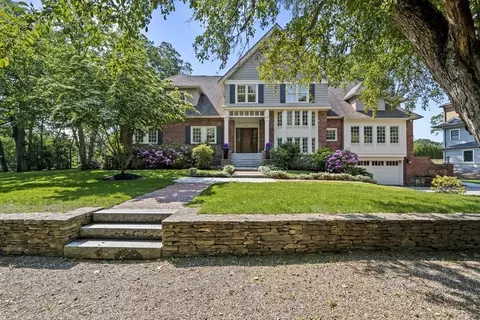 8 Aston Rd, Chestnut Hill, MA 02467