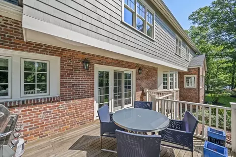 Exterior - 8 Aston Rd, Chestnut Hill, MA 02467 photo 2 of 8