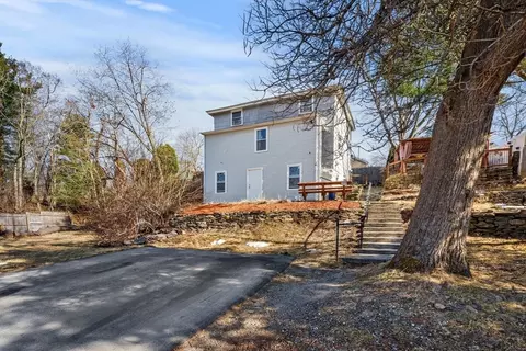 3 Greencourt St # B, Worcester, MA 01604