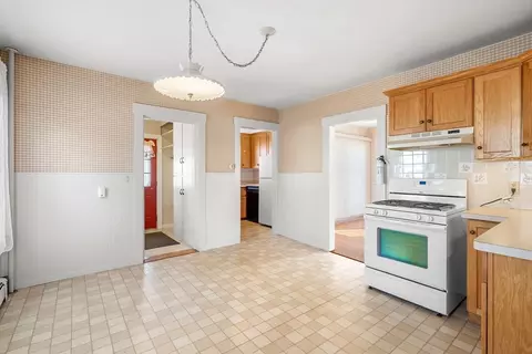 Kitchen - 42 Douglas Ave, Maynard, MA 01754 photo 2 of 5