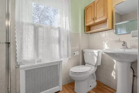 Bath - 42 Douglas Ave, Maynard, MA 01754 photo 3 of 3