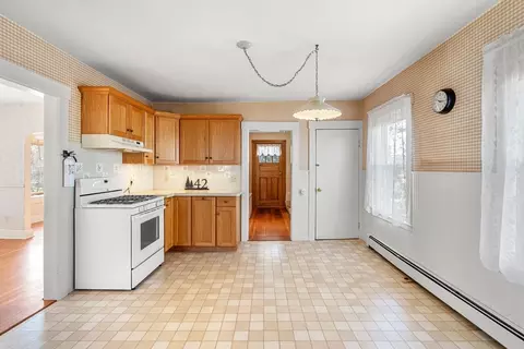 Kitchen - 42 Douglas Ave, Maynard, MA 01754 photo 4 of 5