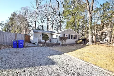 17 Kalmia Rd, Holbrook, MA 02343