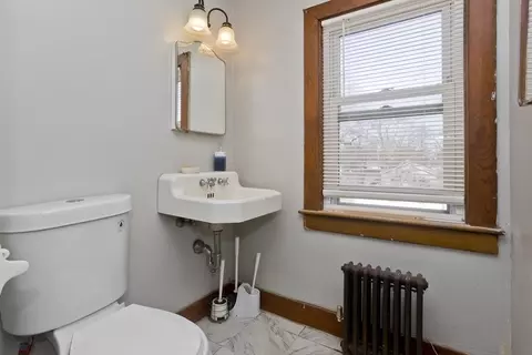 Bath - 4 Silas St, Springfield, MA 01109 photo 2 of 3