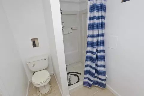 Bath - 4 Silas St, Springfield, MA 01109 photo 3 of 3