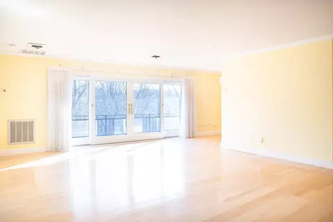 1210 Greendale Ave #334, Needham, MA 02492