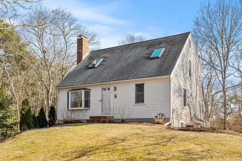 8 Moon Compass Ln, Sandwich, MA 02563