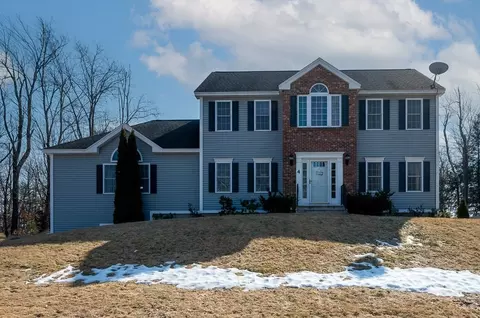 4 Horizon Rd, Rutland, MA 01543