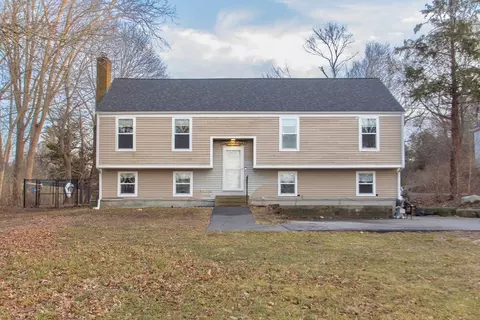 242 Summer St, Plymouth, MA 02360