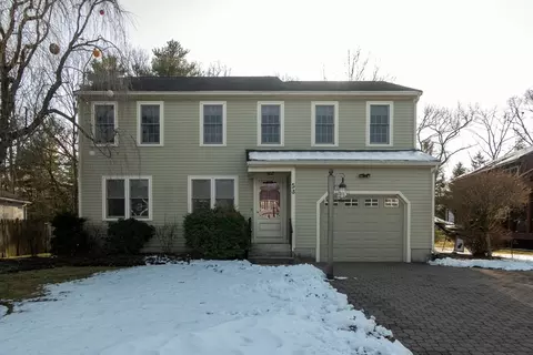 53 Perry Henderson Dr, Framingham, MA 01701