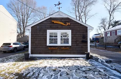 53 Cole St, Kingston, MA 02364