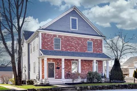 44 N Main St #3, Natick, MA 01760