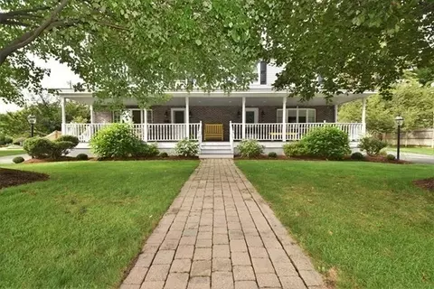 4 Capozzi Cir #4, Woburn, MA 01801