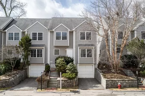10 Edgemoor Cir #10, Wellesley, MA 02482