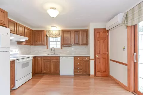 Kitchen - 9 Pine Vw #9, Millis, MA 02054 photo 4 of 5