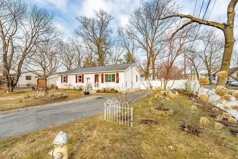 Exterior - 243 Lamont St, Springfield, MA 01119 photo 8 of 11
