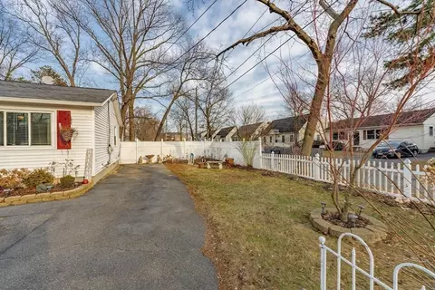 Exterior - 243 Lamont St, Springfield, MA 01119 photo 10 of 11