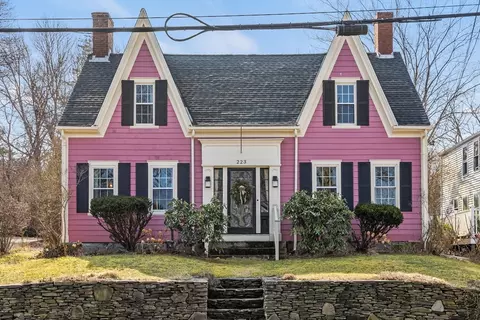 223 Sandwich St, Plymouth, MA 02360