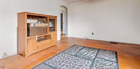 Entry Way - 4 Elaine Ave, Maynard, MA 01754 photo 2 of 4