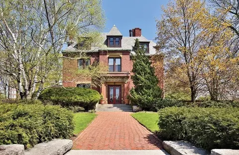 287 Kent St #3, Brookline, MA 02446