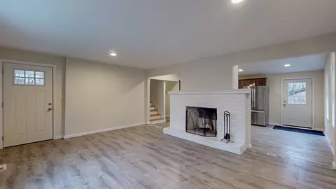 Living - 195 Riverton Rd, Springfield, MA 01109 photo 4 of 7