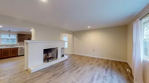 Living - 195 Riverton Rd, Springfield, MA 01109 photo 3 of 7