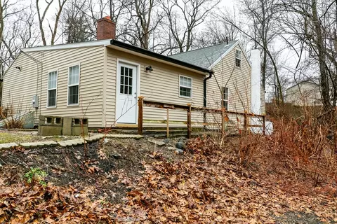 Exterior - 195 Riverton Rd, Springfield, MA 01109 photo 6 of 8