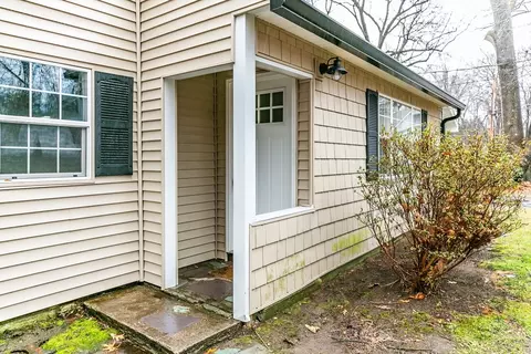 Exterior - 195 Riverton Rd, Springfield, MA 01109 photo 5 of 8