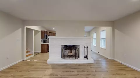 Living - 195 Riverton Rd, Springfield, MA 01109 photo 5 of 7